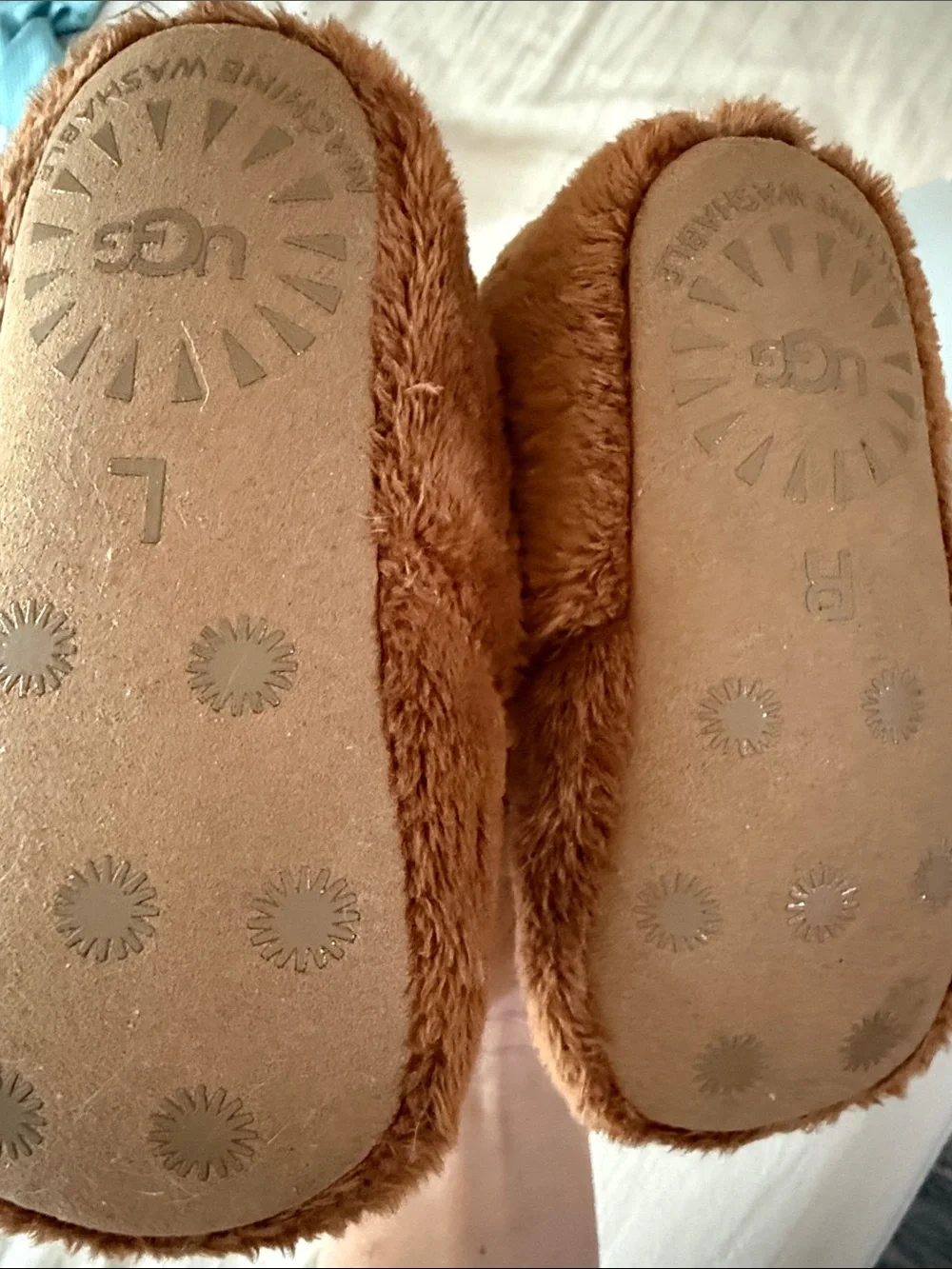 UGG Kids Plush Slippers in Chestnut Brown